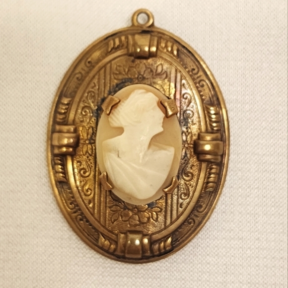 Jewelry - Vintage Cameo Brass Locket Pendant